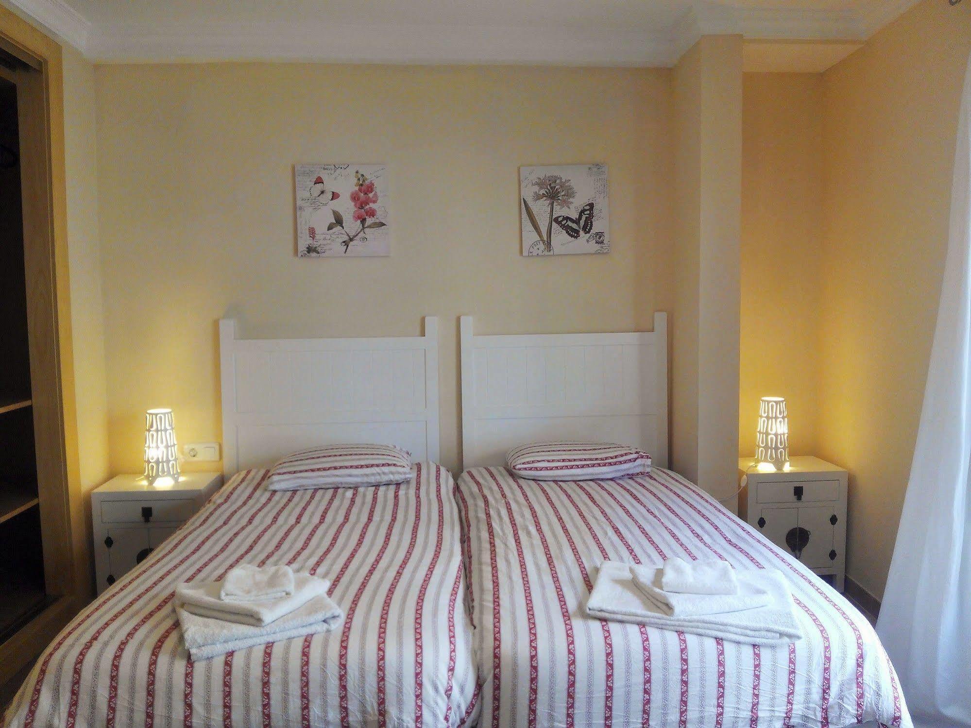 Apartamentos Decada Malaga Exterior photo